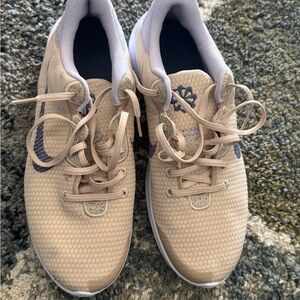 Nike flex athletic shoes in Tan and Blue